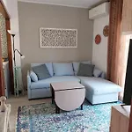 Cozy Penthouse With Excellent Location Lägenhet