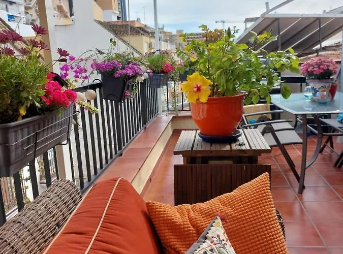 アパート Cozy Penthouse With Excellent Location