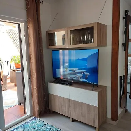 Cozy Penthouse With Excellent Location דירה